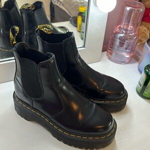 Dr. Marten 2976 SmoothLeather Platform Chelsea Boot